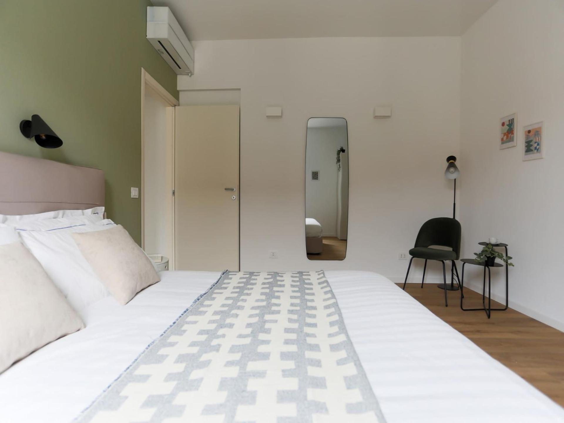 The Best Rent - Spacious And Renovated Two-Bedroom Apartment Downtown Милан Экстерьер фото
