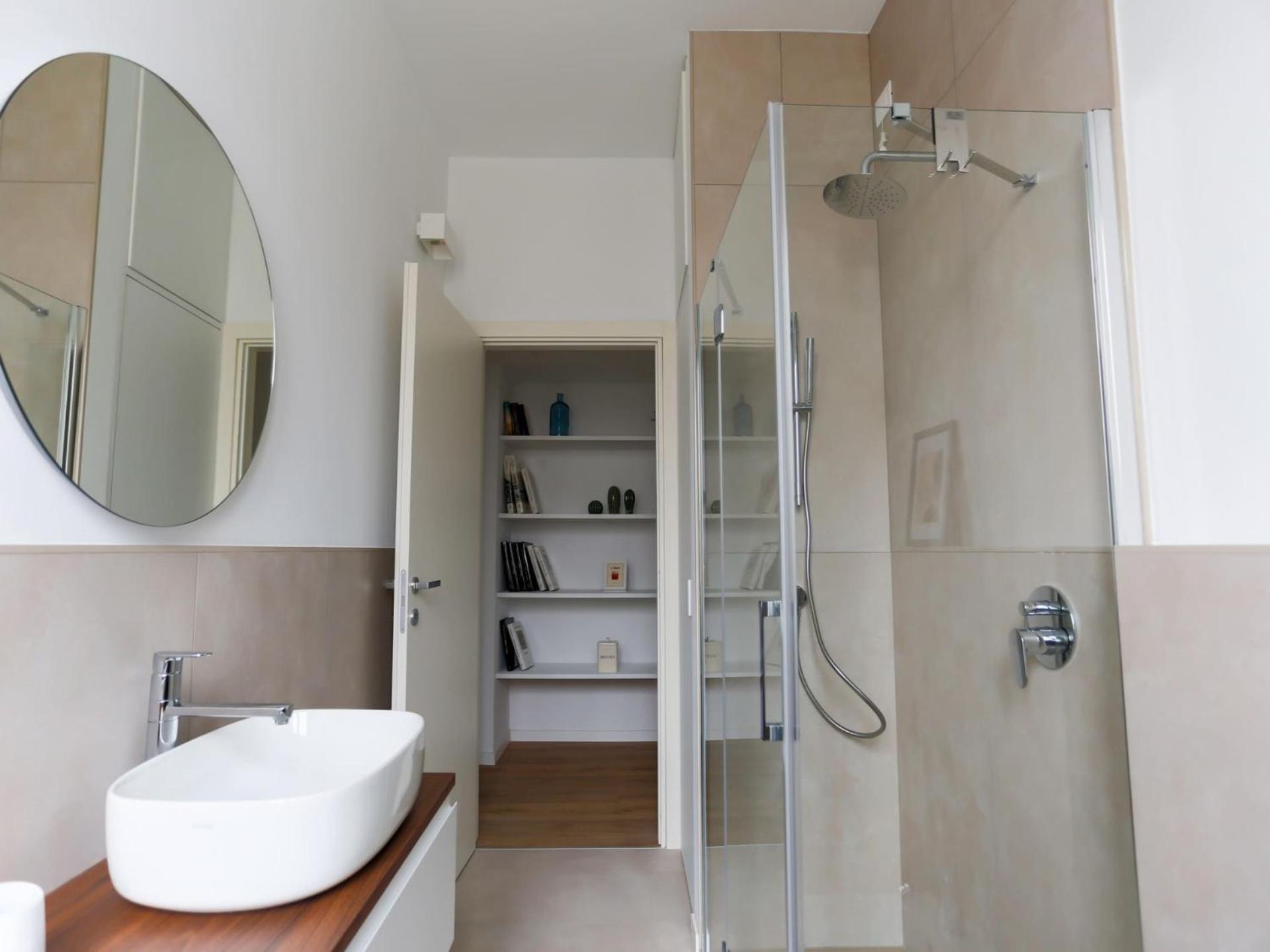 The Best Rent - Spacious And Renovated Two-Bedroom Apartment Downtown Милан Экстерьер фото
